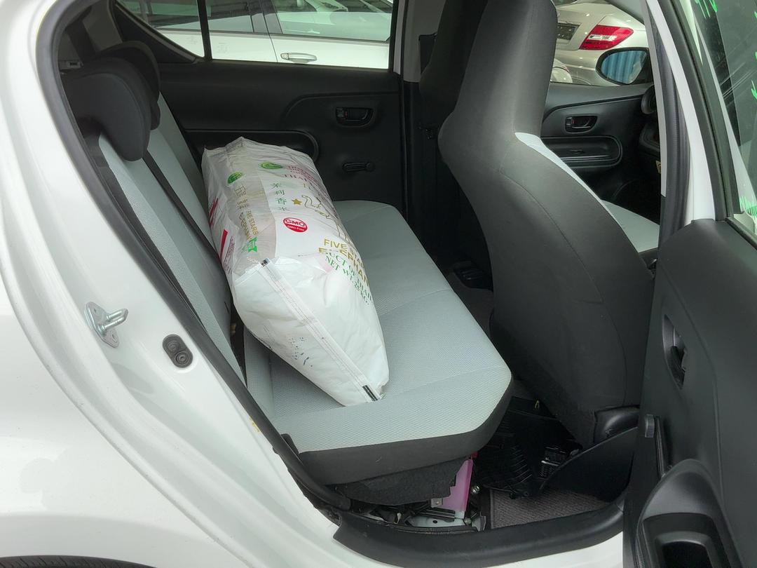 Photo '16' of Toyota Aqua