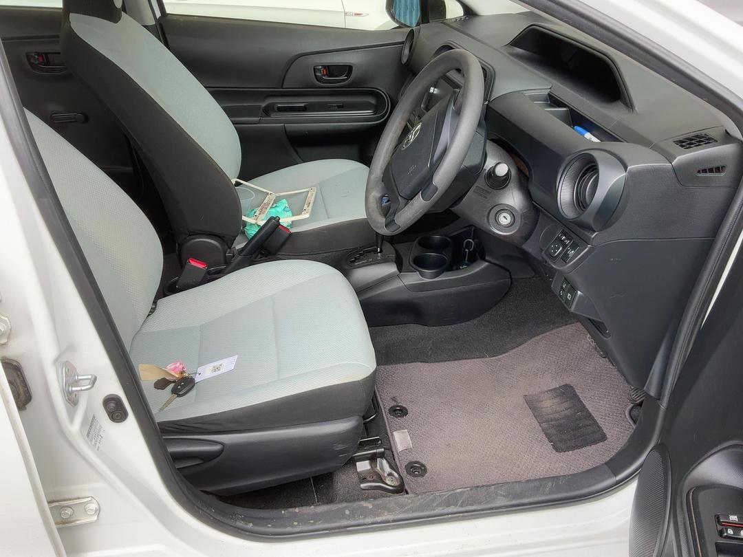 Photo '17' of Toyota Aqua