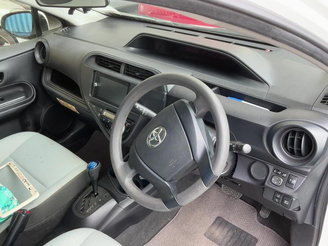 Photo '18' of Toyota Aqua