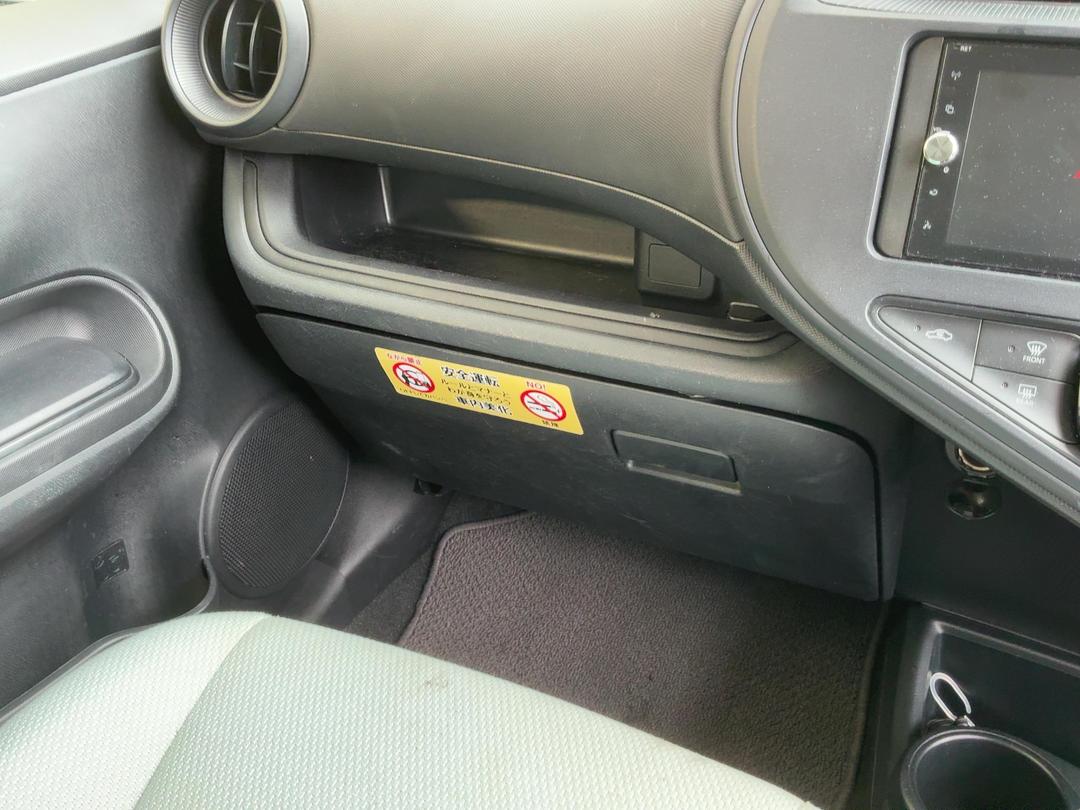 Photo '22' of Toyota Aqua