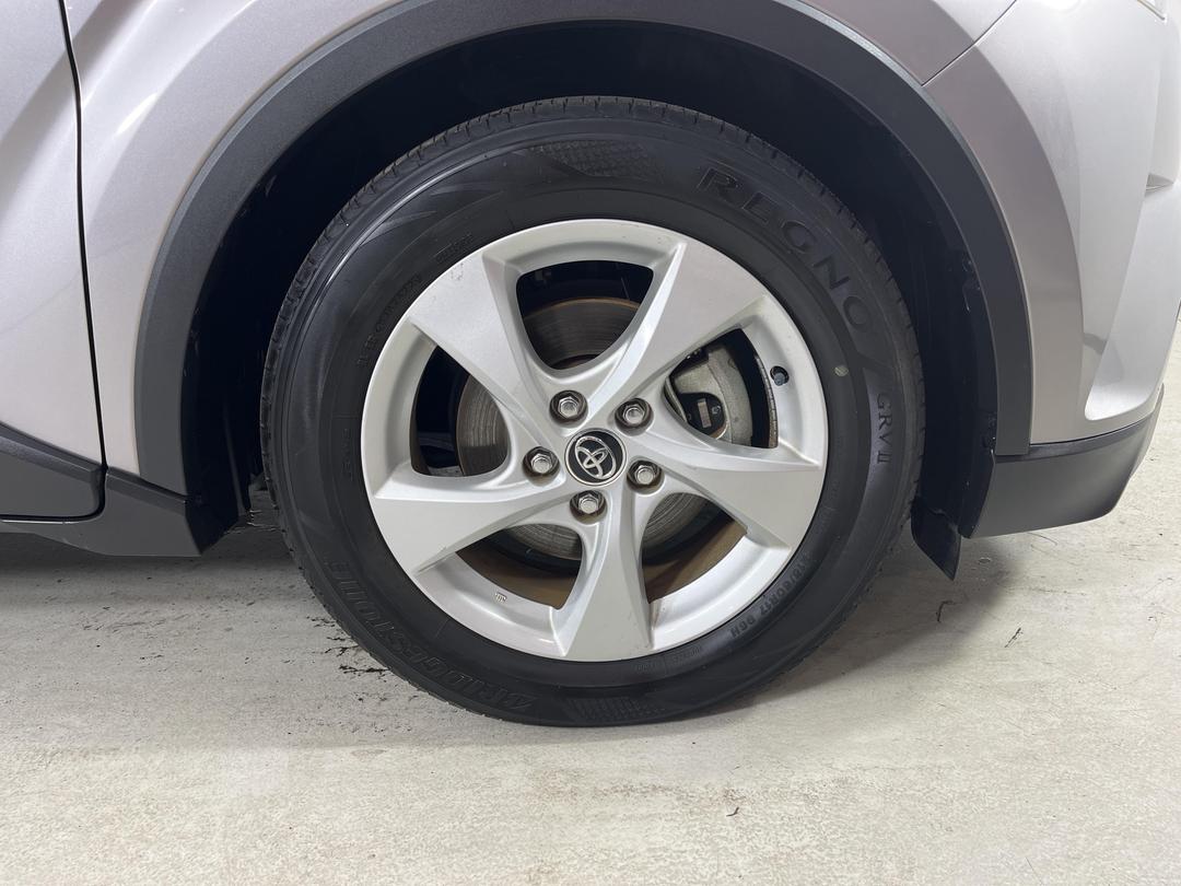 Photo '9' of Toyota C-HR