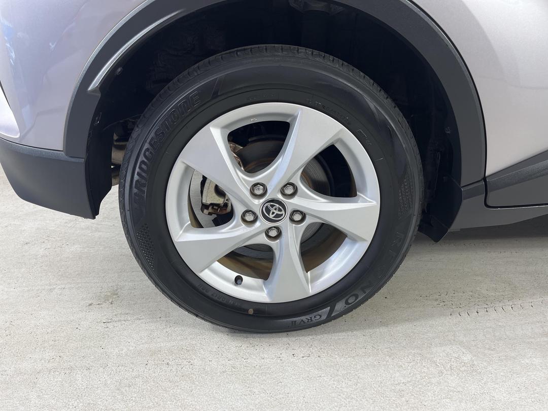 Photo '12' of Toyota C-HR