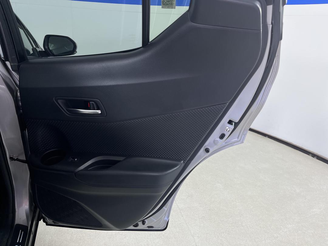 Photo '19' of Toyota C-HR