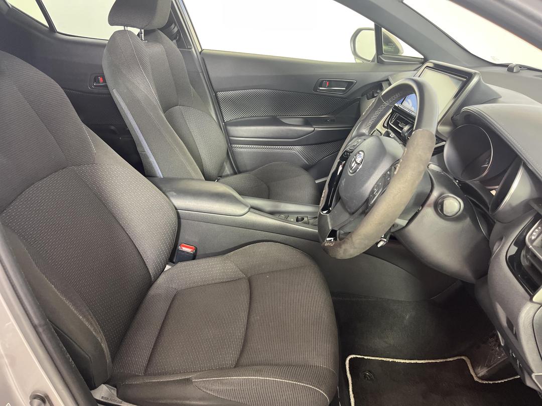 Photo '16' of Toyota C-HR