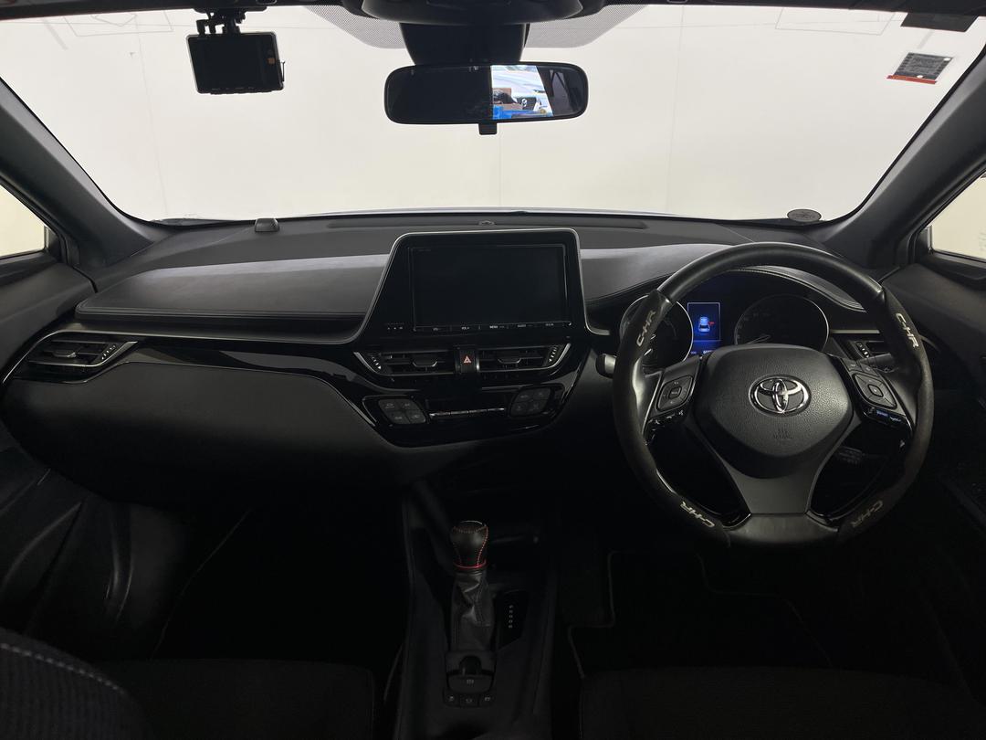 Photo '17' of Toyota C-HR