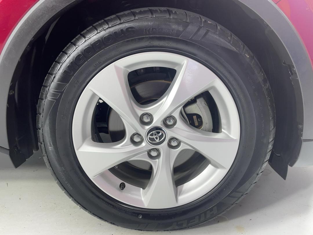 Photo '9' of Toyota C-HR