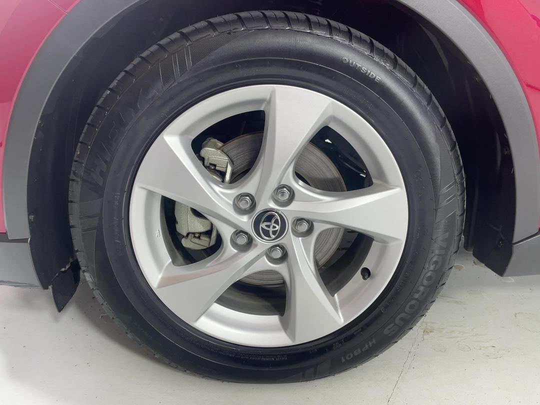 Photo '10' of Toyota C-HR