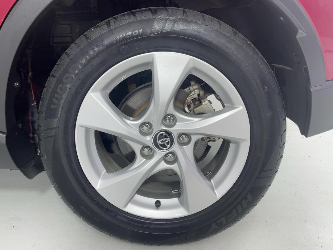 Photo '11' of Toyota C-HR