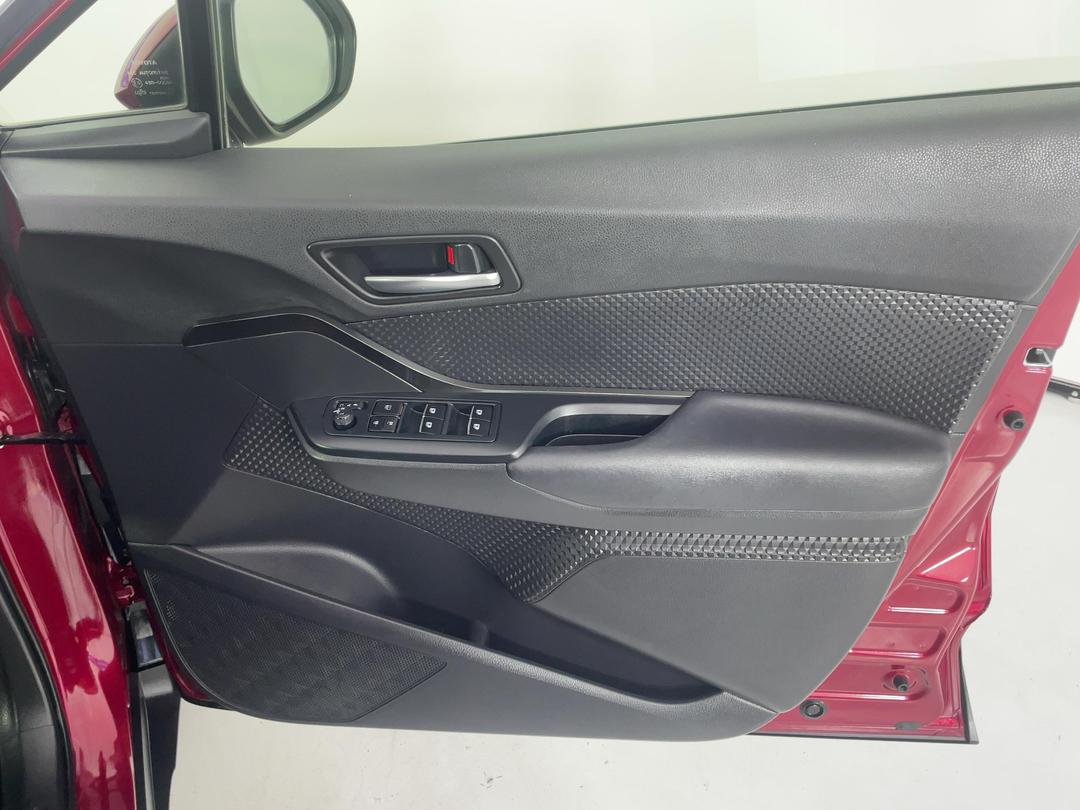 Photo '15' of Toyota C-HR