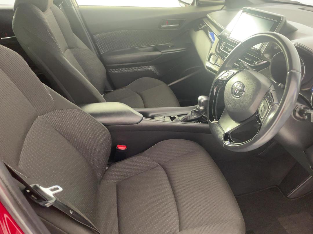 Photo '16' of Toyota C-HR