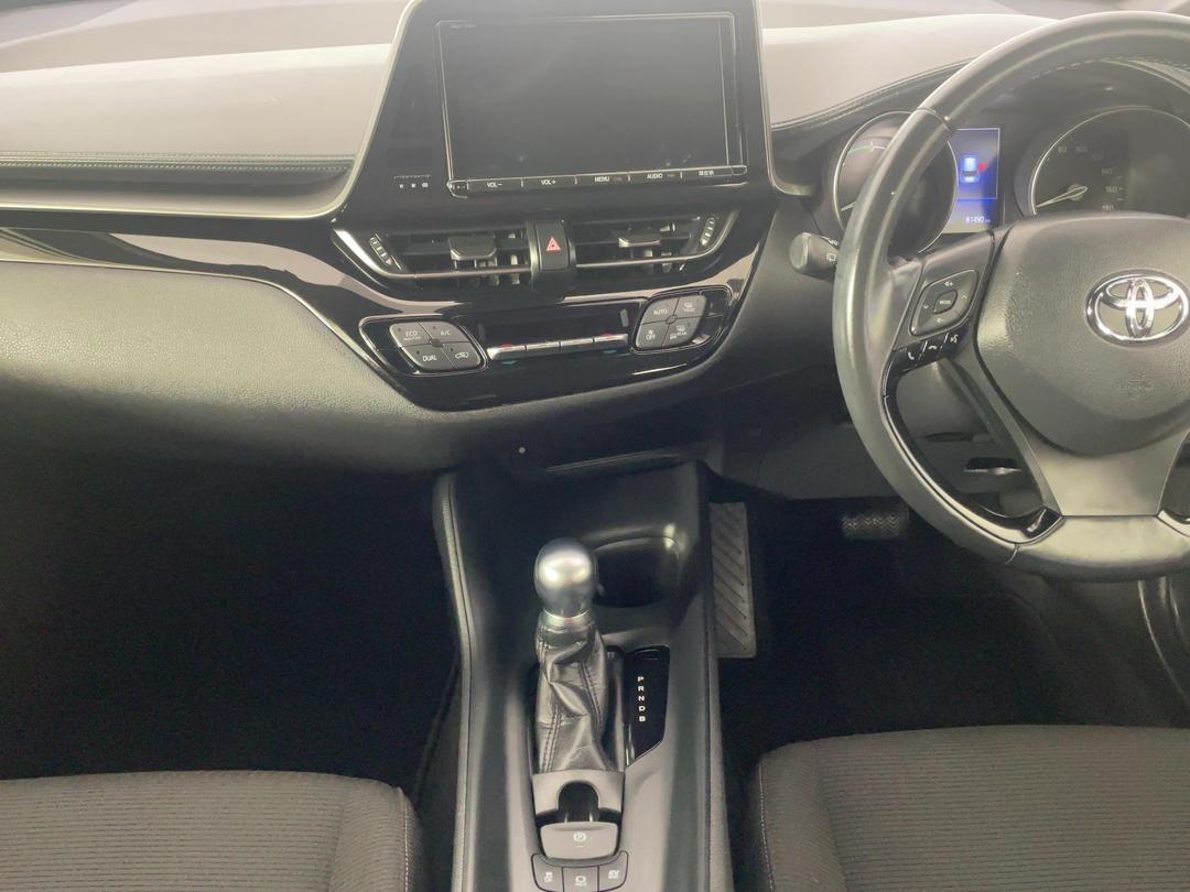 Photo '18' of Toyota C-HR