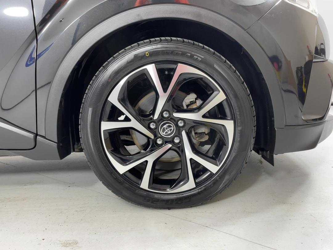Photo '9' of Toyota C-HR