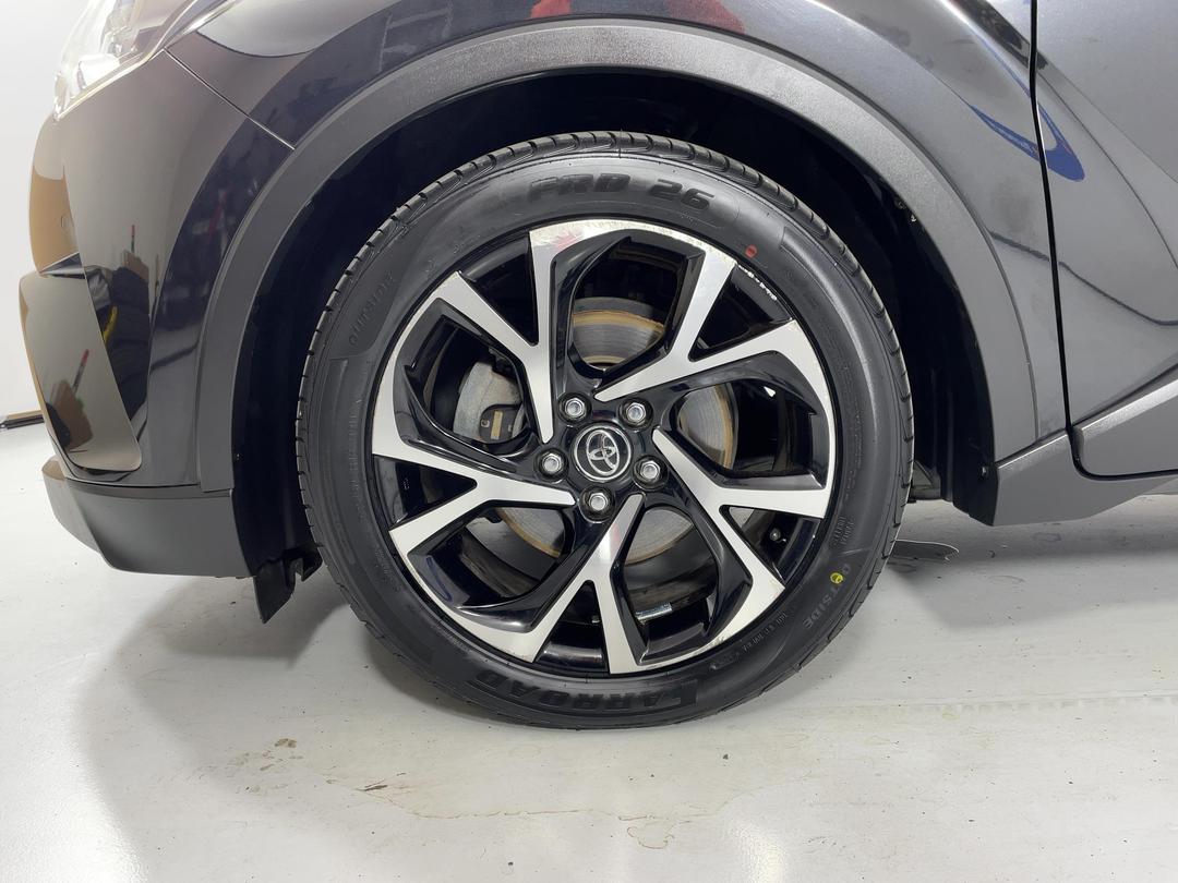 Photo '10' of Toyota C-HR