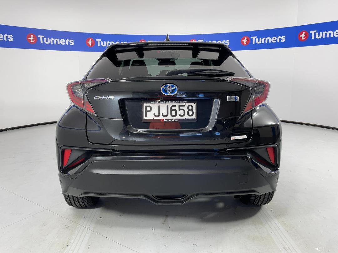 Photo '6' of Toyota C-HR