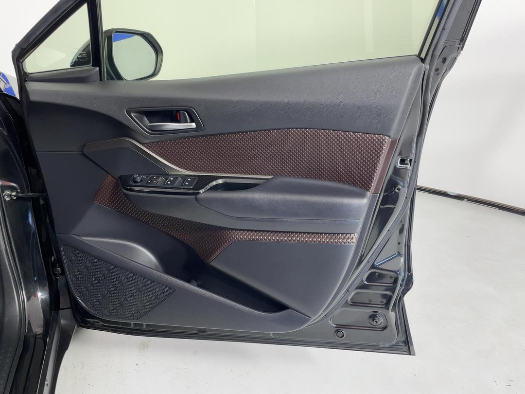 Photo '15' of Toyota C-HR