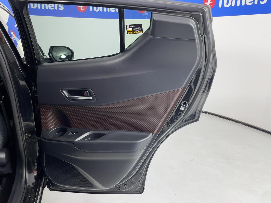 Photo '19' of Toyota C-HR
