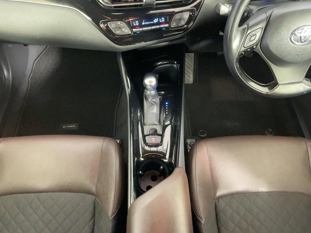 Photo '18' of Toyota C-HR