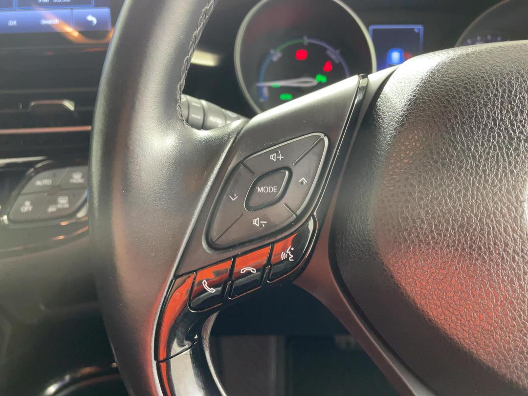 Photo '24' of Toyota C-HR