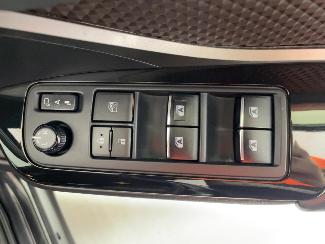 Photo '27' of Toyota C-HR