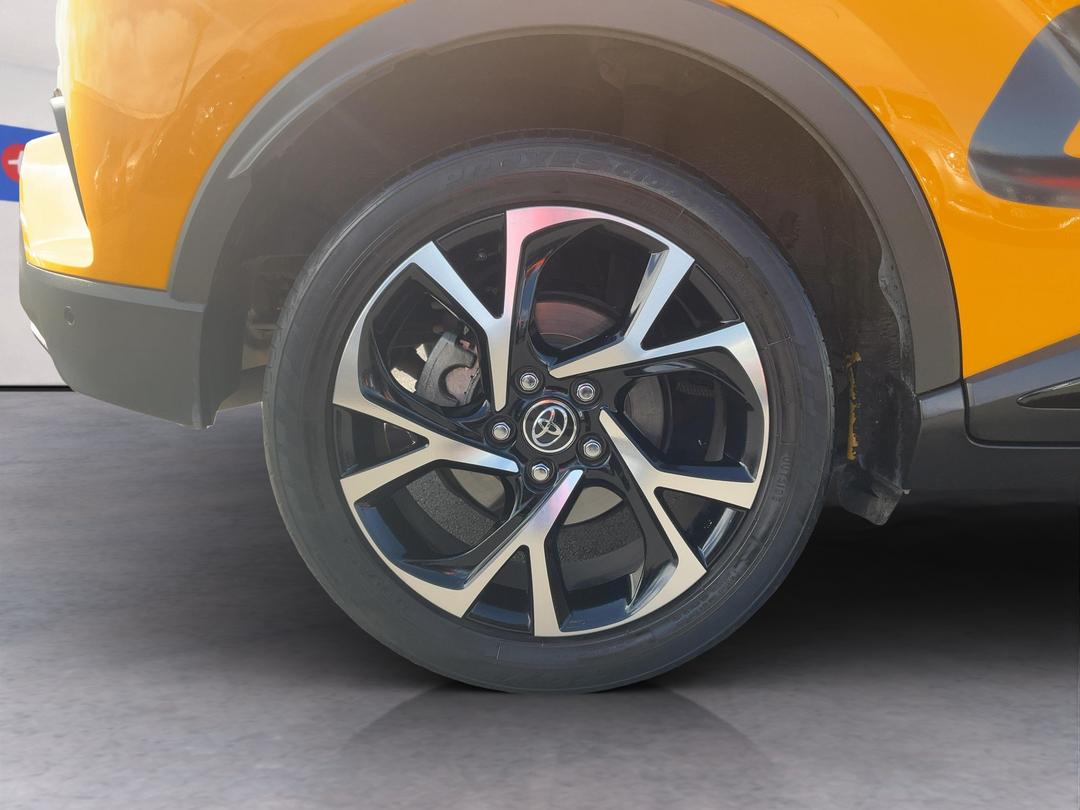 Photo '12' of Toyota C-HR