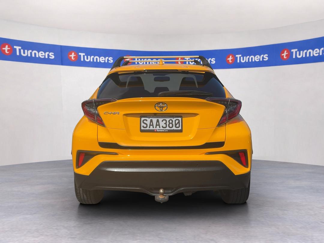 Photo '6' of Toyota C-HR