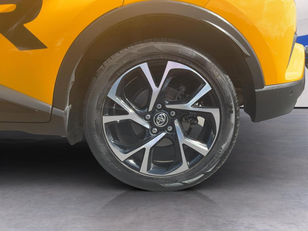 Photo '11' of Toyota C-HR