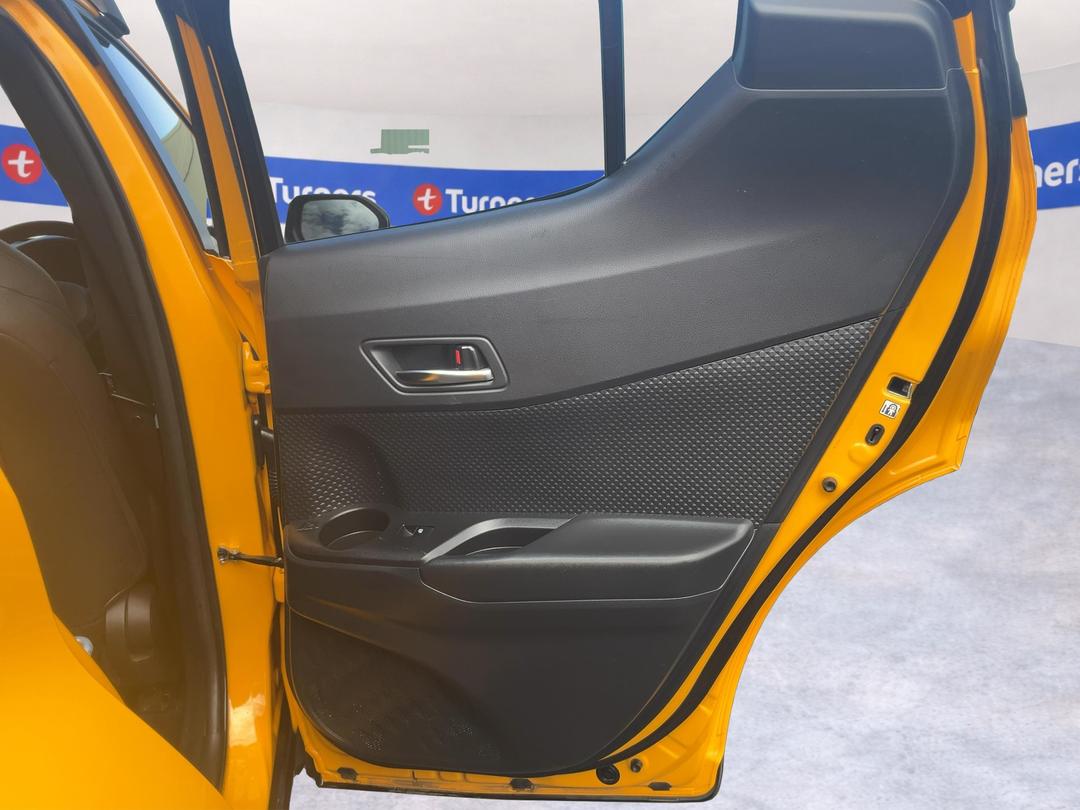 Photo '19' of Toyota C-HR
