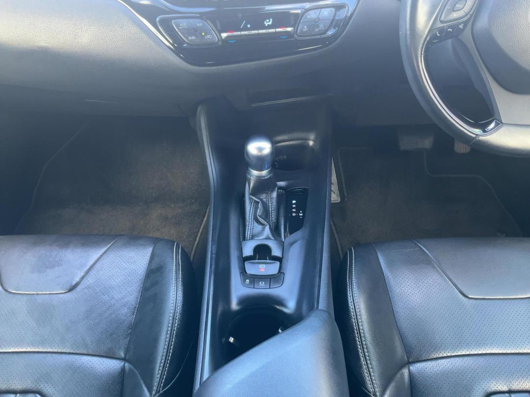 Photo '18' of Toyota C-HR
