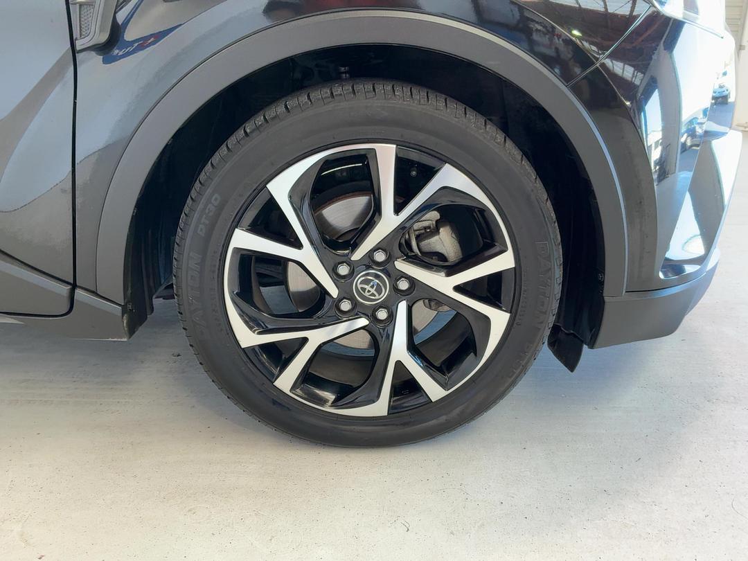 Photo '9' of Toyota C-HR