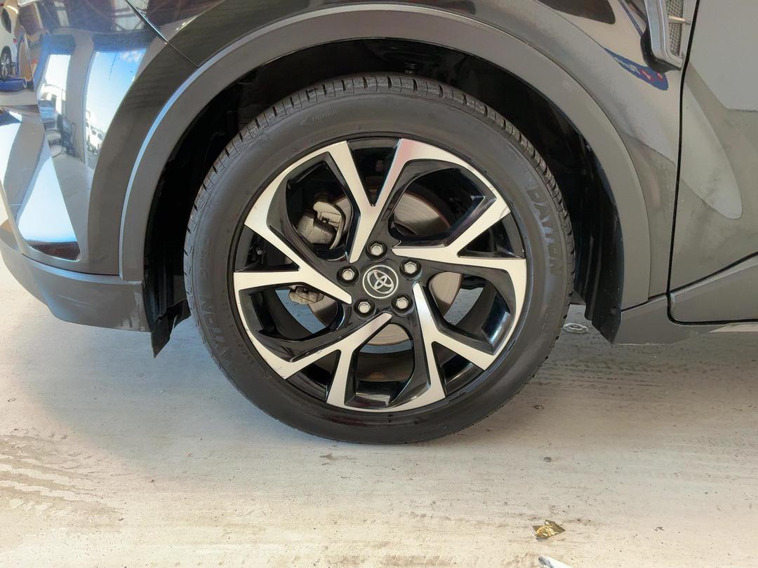 Photo '10' of Toyota C-HR