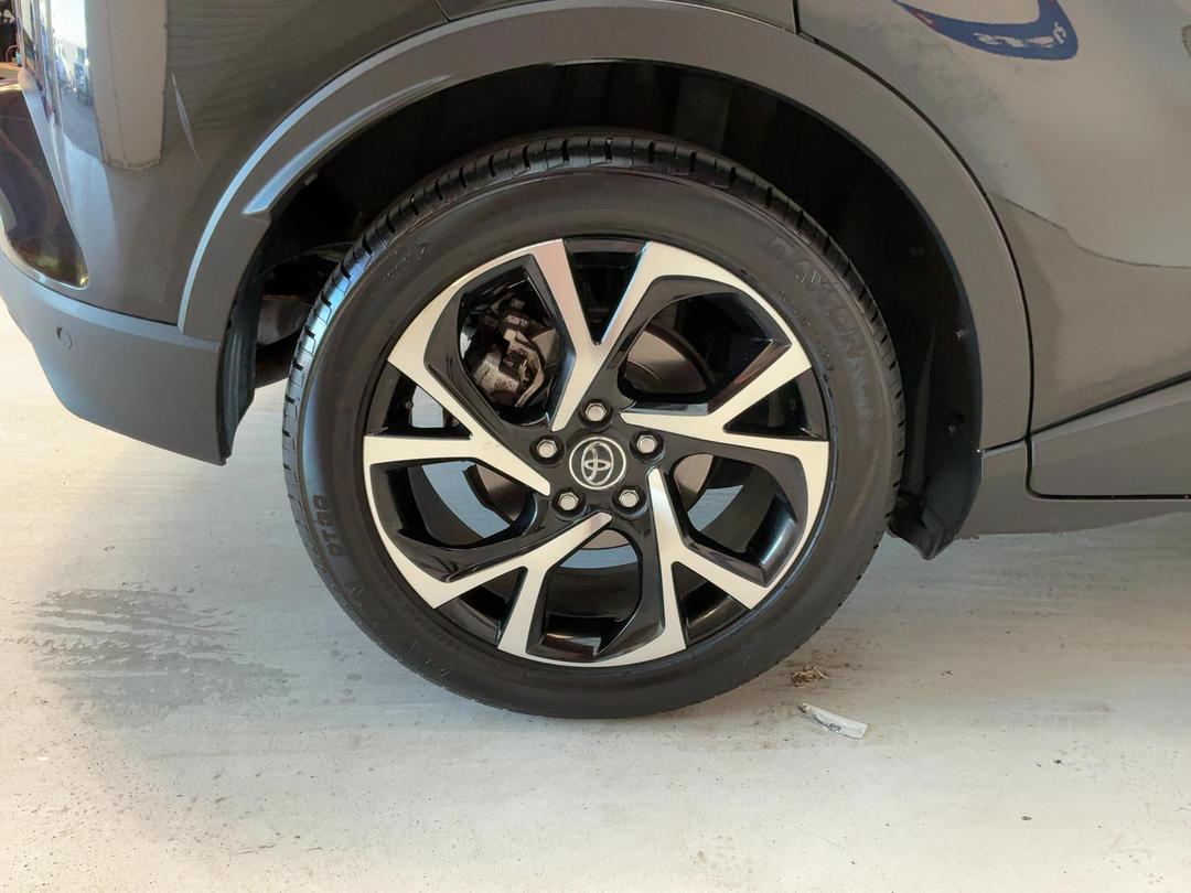 Photo '12' of Toyota C-HR