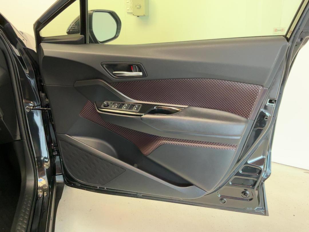 Photo '15' of Toyota C-HR