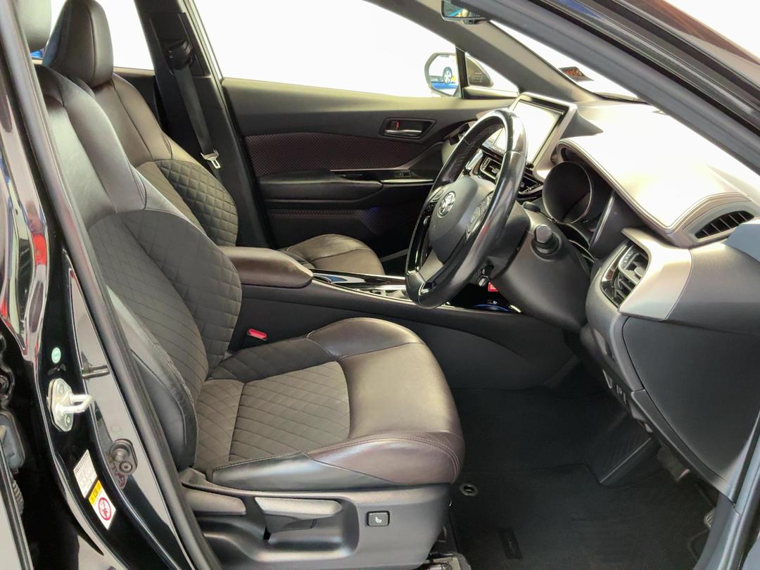 Photo '16' of Toyota C-HR