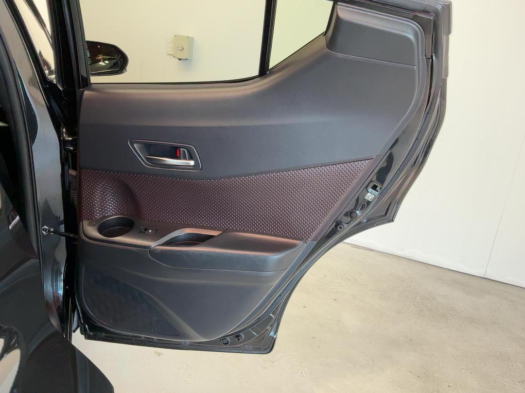 Photo '19' of Toyota C-HR