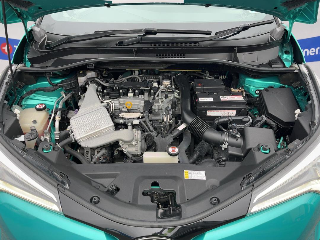 Photo '13' of Toyota C-HR