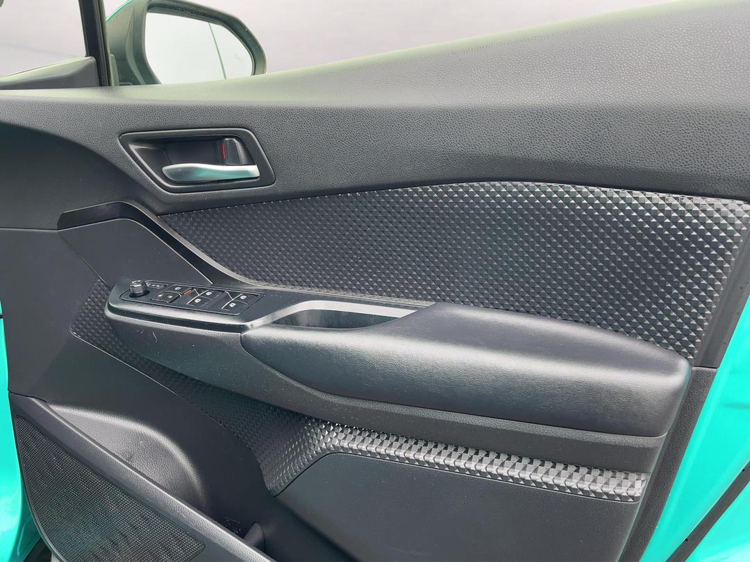 Photo '15' of Toyota C-HR