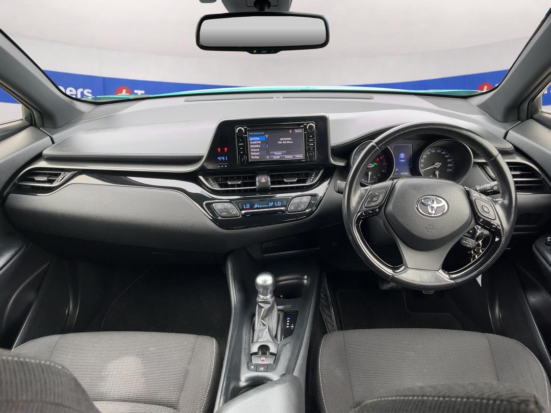 Photo '17' of Toyota C-HR