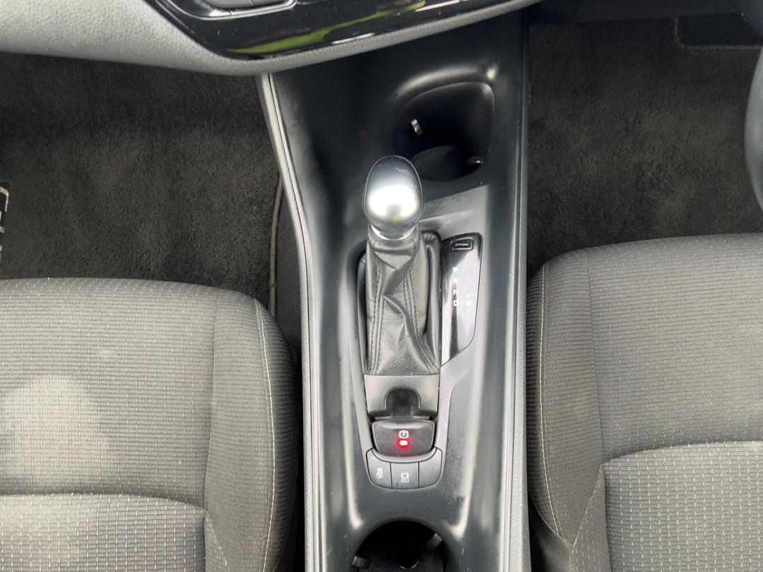 Photo '18' of Toyota C-HR