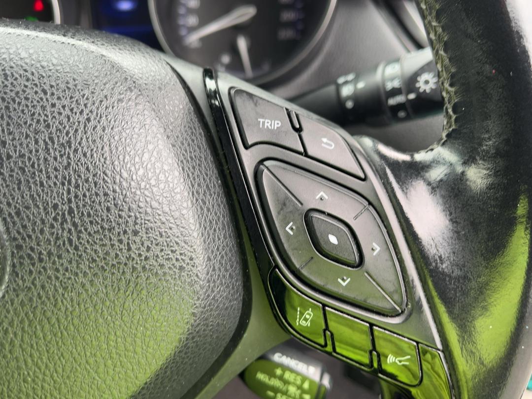Photo '24' of Toyota C-HR