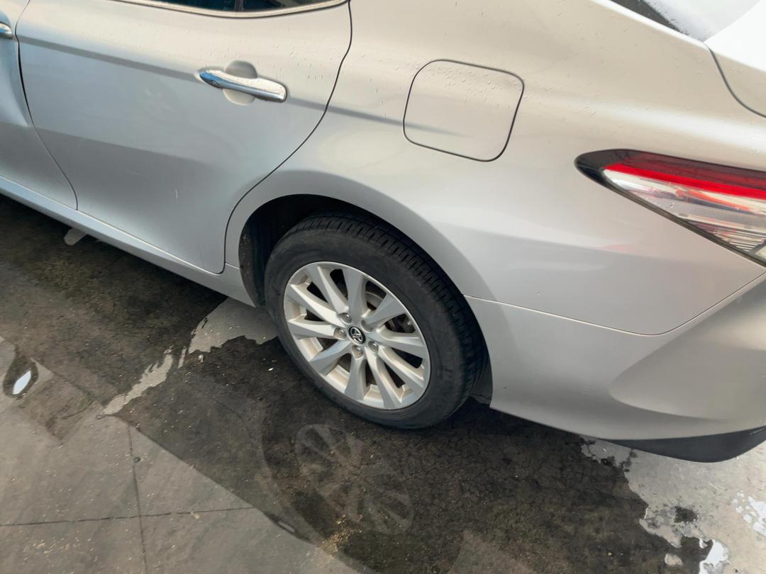 Photo '10' of Toyota Camry