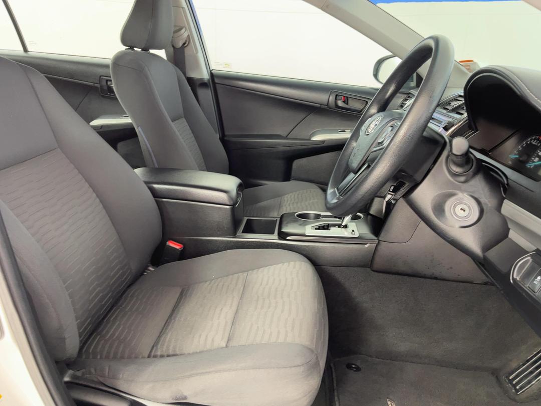 Photo '14' of Toyota Camry GL Photo '14' of Toyota Camry GL