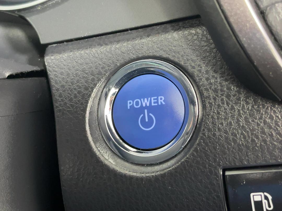 Photo '28' of Toyota Camry