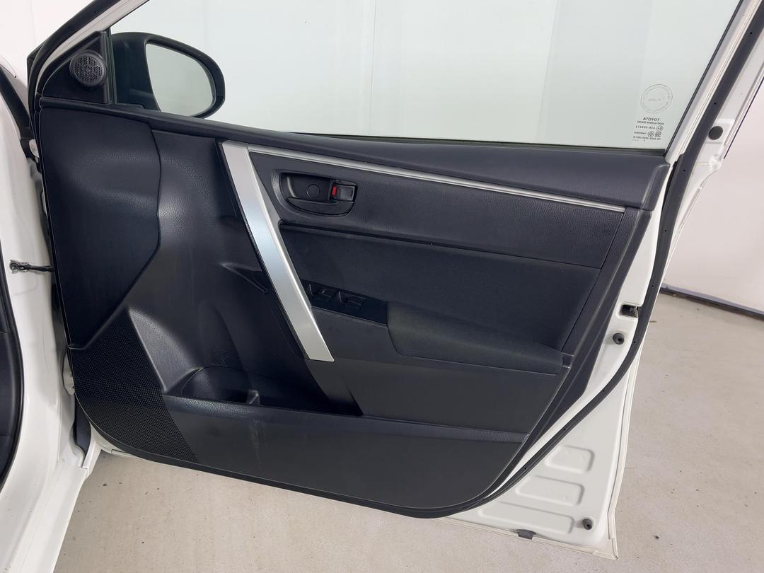 Photo '15' of Toyota Corolla