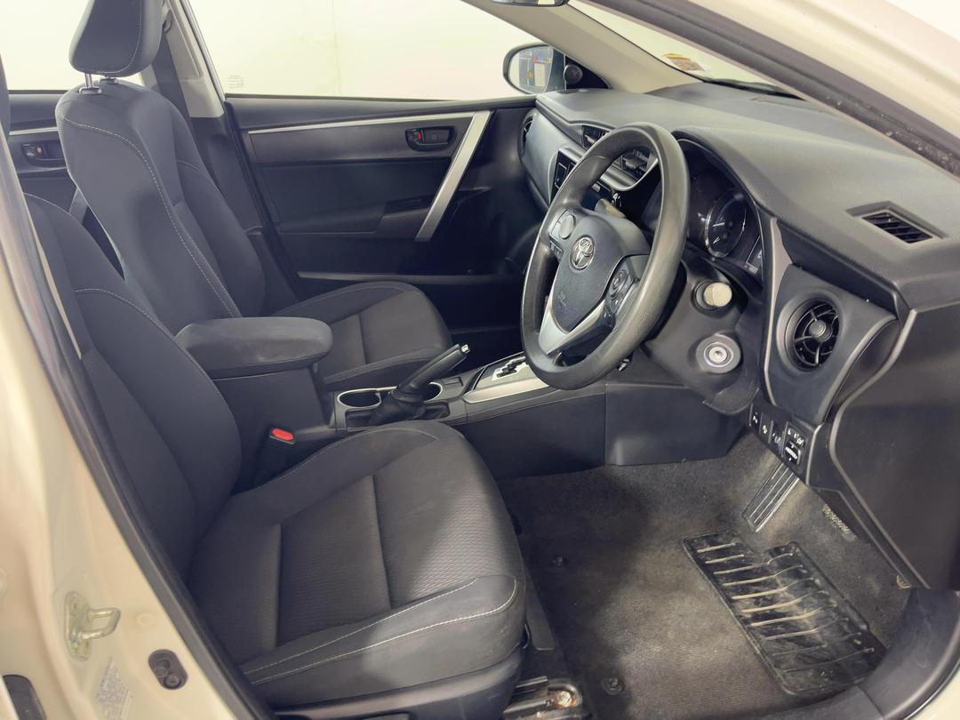 Photo '16' of Toyota Corolla