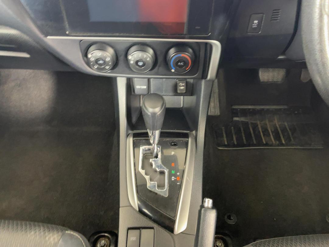 Photo '18' of Toyota Corolla