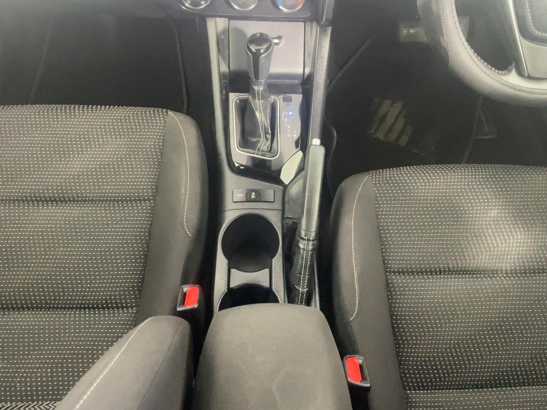 Photo '18' of Toyota Corolla