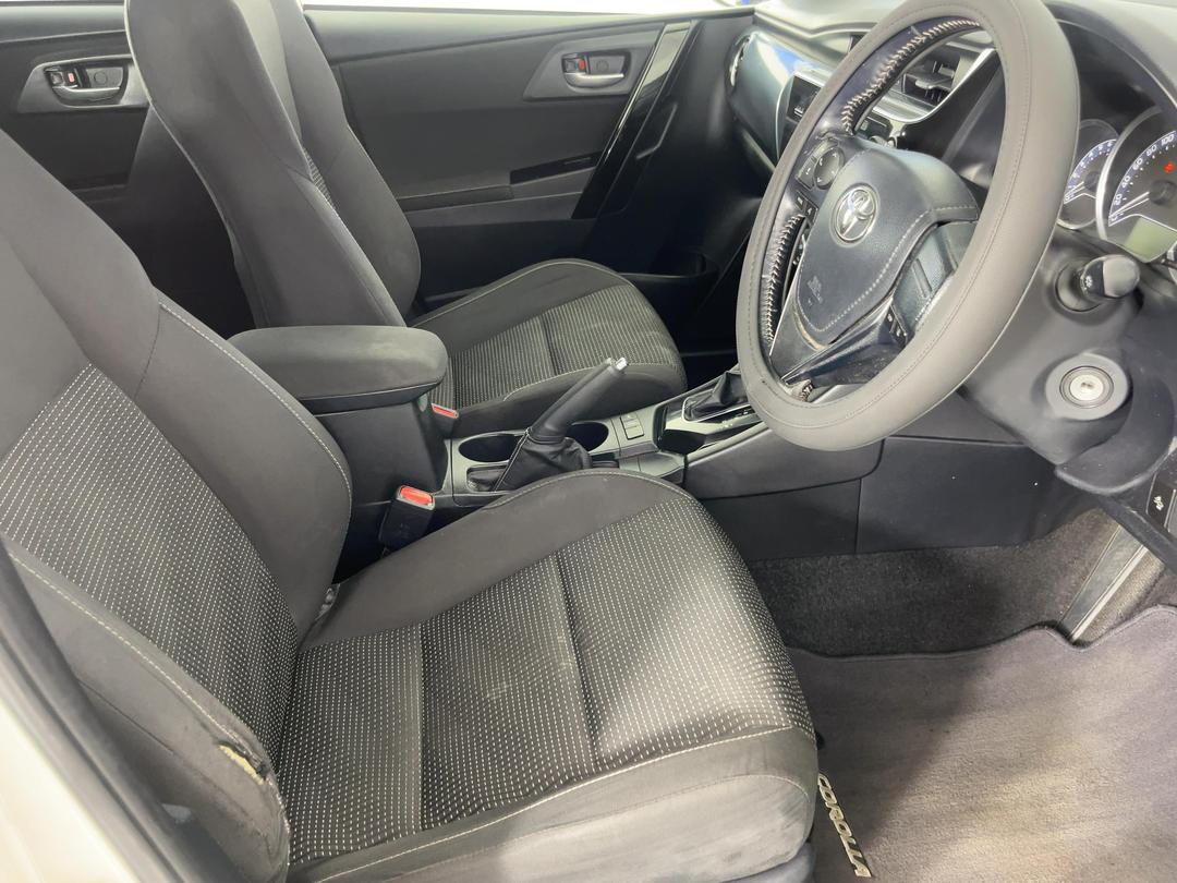 Photo '16' of Toyota Corolla
