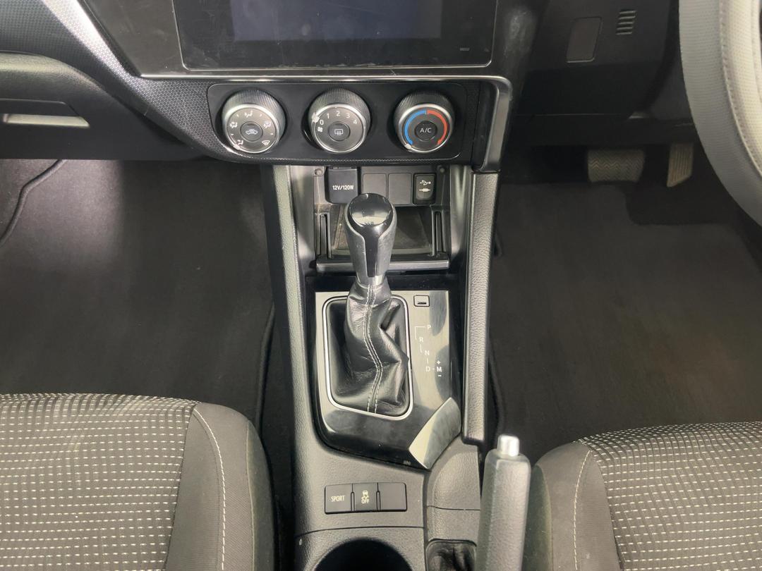 Photo '18' of Toyota Corolla
