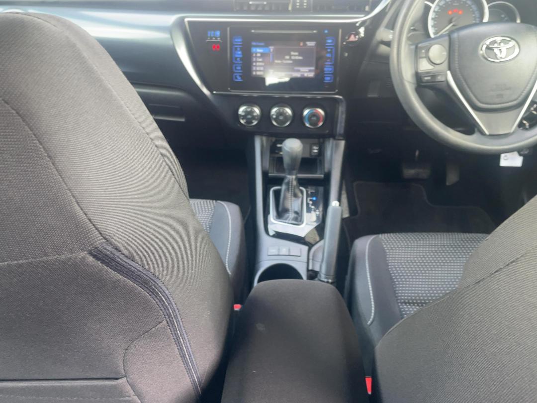 Photo '18' of Toyota Corolla