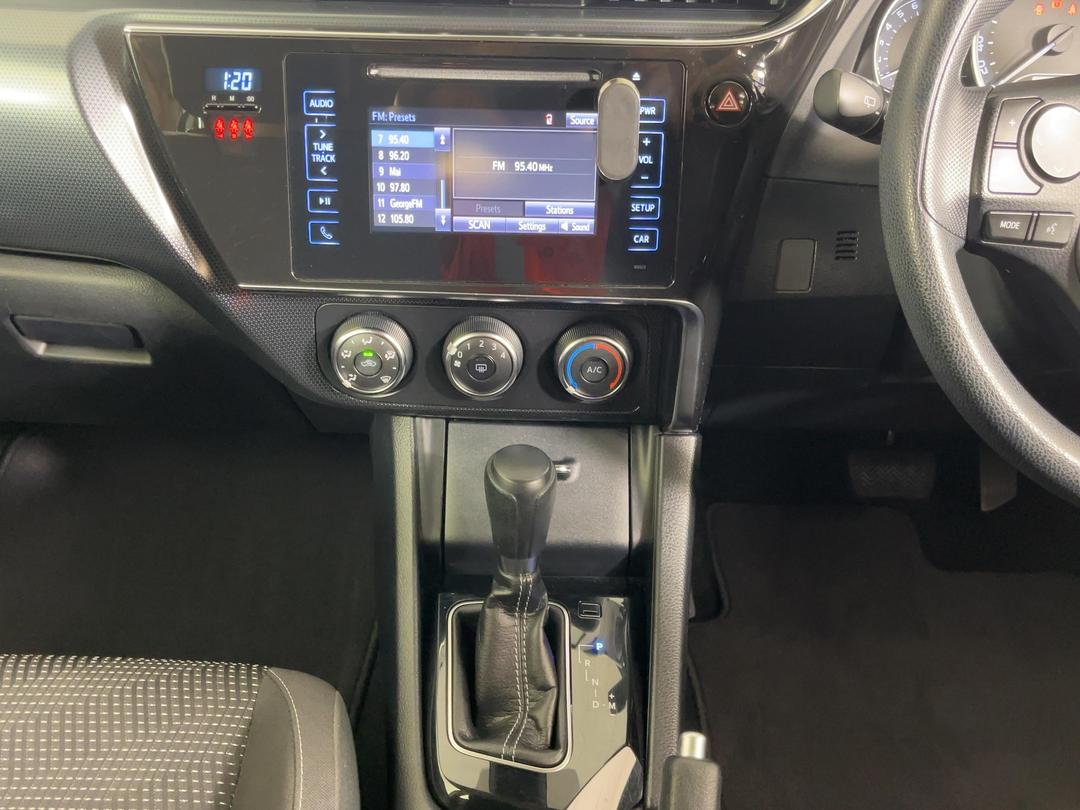 Photo '18' of Toyota Corolla